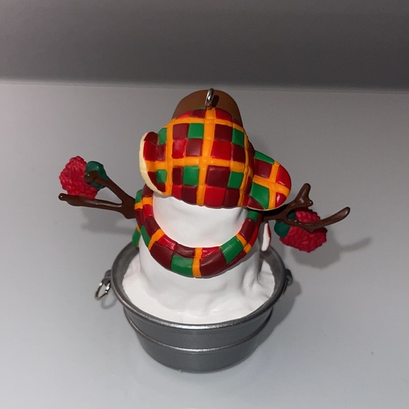 Playful Snowman Hallmark Ornament 1999 - Picture 3 of 5